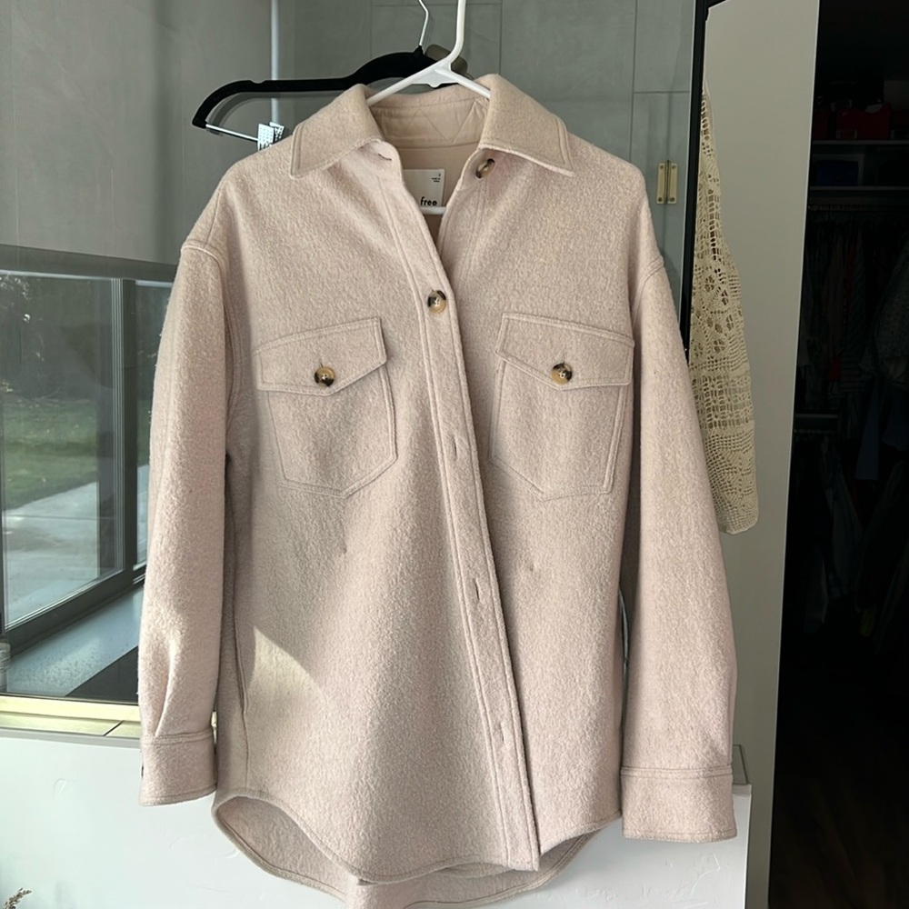 Aritzia ganna shirt jacket size small great condition